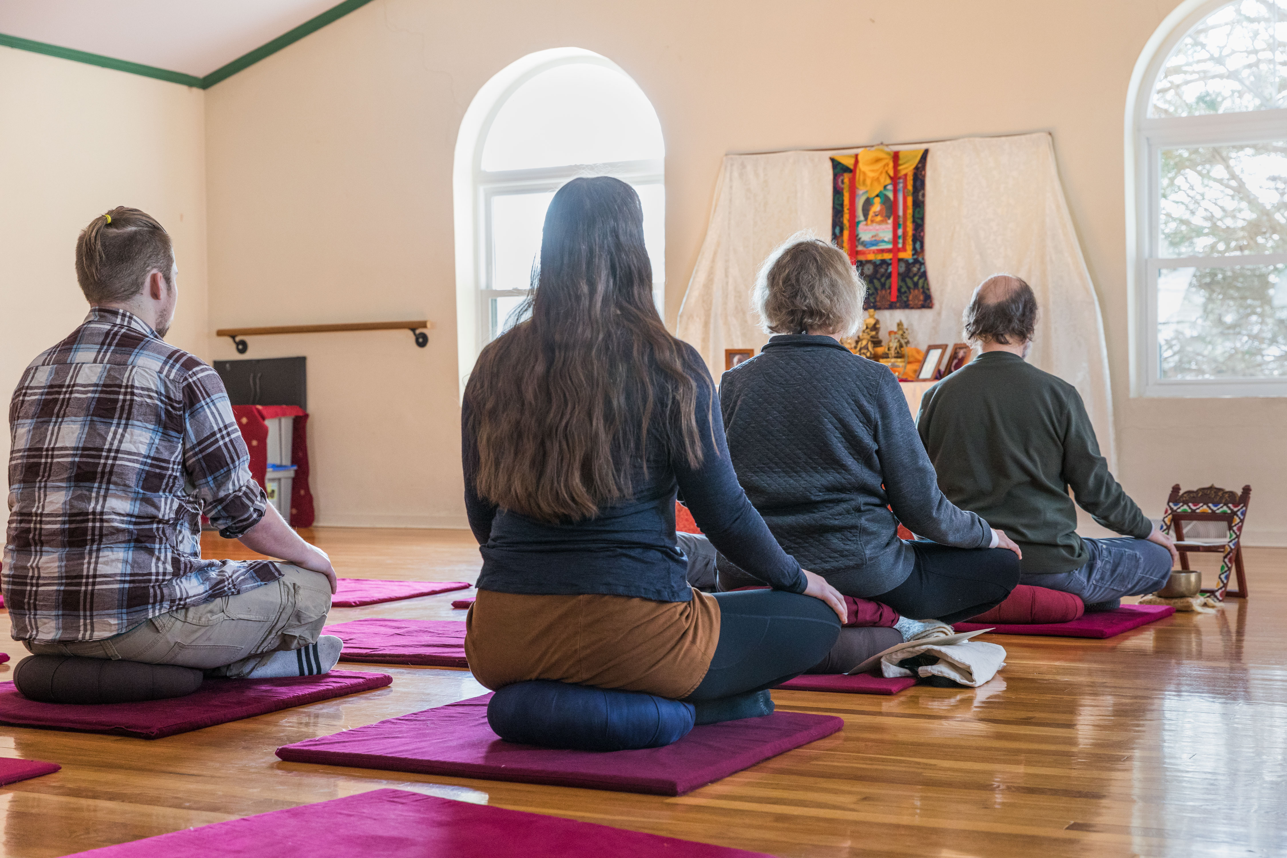 Athens KTC members meditate together.